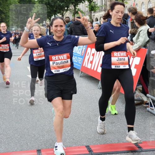 14.06.2026 - REWE Women's Run Strokosch-Dieckow http://msf.ph/oto/9767532 14.06.2026 11:00:38 Ziel 5001, 5002, 5003, 5004, 5050, 5147, 5432, 5435, 5453, 5665, 5719, 5782, 5883, 5929, 6040 meine-sportfotos.de