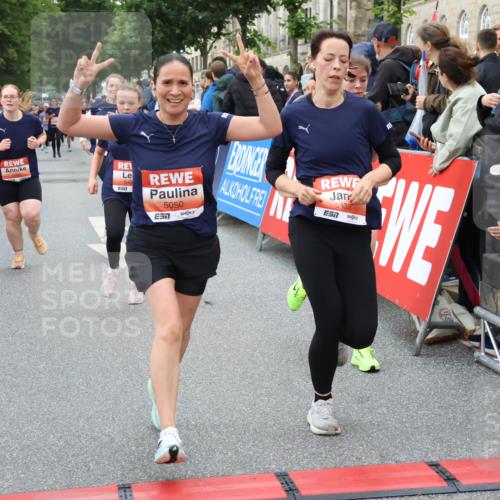 14.06.2026 - REWE Women's Run Strokosch-Dieckow http://msf.ph/oto/9767549 14.06.2026 11:00:38 Ziel 5001, 5002, 5003, 5004, 5050, 5147, 5432, 5435, 5453, 5665, 5719, 5782, 5883, 5929, 6040 meine-sportfotos.de