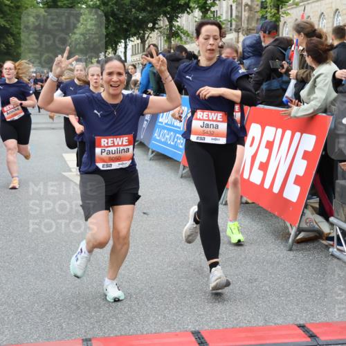 14.06.2026 - REWE Women's Run Strokosch-Dieckow http://msf.ph/oto/9767562 14.06.2026 11:00:38 Ziel 5001, 5002, 5003, 5004, 5050, 5147, 5432, 5435, 5453, 5665, 5719, 5782, 5883, 5929, 6040 meine-sportfotos.de