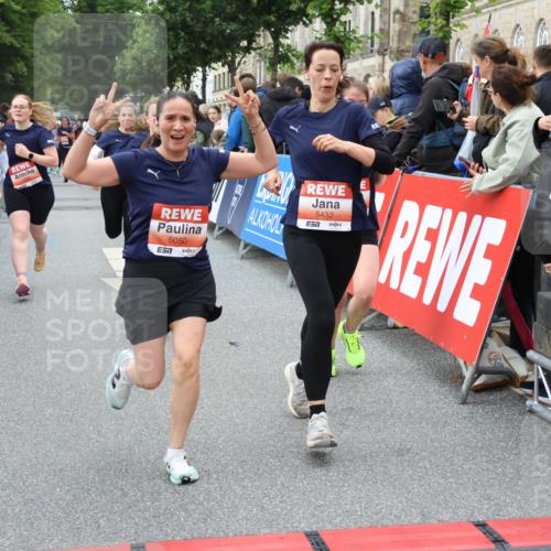 14.06.2026 - REWE Women's Run Strokosch-Dieckow http://msf.ph/oto/9767571 14.06.2026 11:00:38 Ziel 5001, 5002, 5003, 5004, 5050, 5147, 5432, 5435, 5453, 5665, 5719, 5782, 5883, 5929, 6040 meine-sportfotos.de