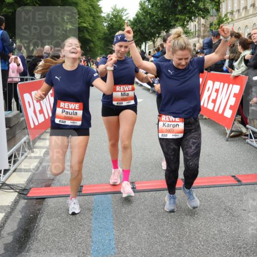 14.06.2026 - REWE Women's Run Strokosch-Dieckow http://msf.ph/oto/9767592 14.06.2026 11:00:35 Ziel 5001, 5002, 5003, 5004, 5050, 5143, 5147, 5233, 5415, 5432, 5435, 5453, 5665, 5691, 5692, 5719, 5782, 5929, 6019, 6040 meine-sportfotos.de