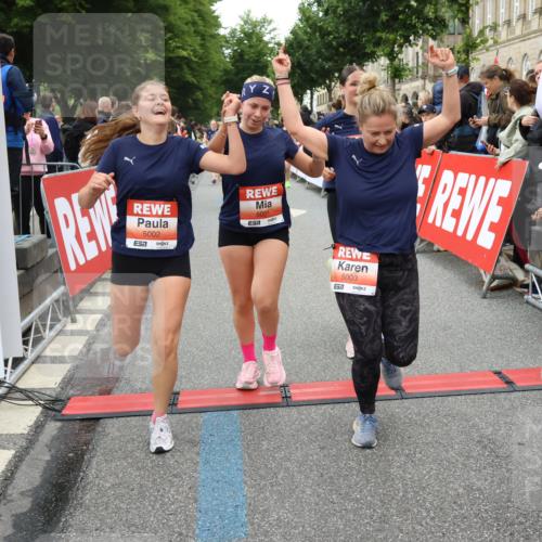 14.06.2026 - REWE Women's Run Strokosch-Dieckow http://msf.ph/oto/9767600 14.06.2026 11:00:35 Ziel 5001, 5002, 5003, 5004, 5050, 5143, 5147, 5233, 5415, 5432, 5435, 5453, 5665, 5691, 5692, 5719, 5782, 5929, 6019, 6040 meine-sportfotos.de
