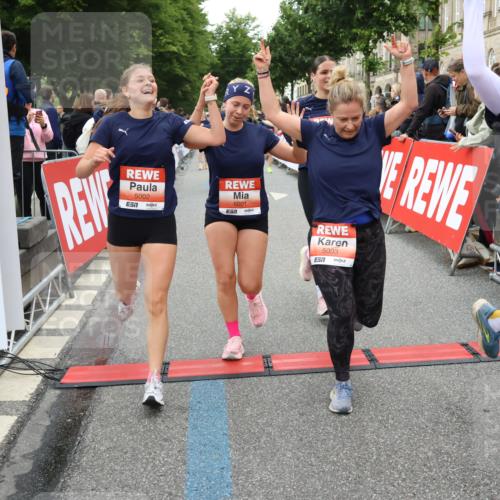 14.06.2026 - REWE Women's Run Strokosch-Dieckow http://msf.ph/oto/9767609 14.06.2026 11:00:35 Ziel 5001, 5002, 5003, 5004, 5050, 5143, 5147, 5233, 5415, 5432, 5435, 5453, 5665, 5691, 5692, 5719, 5782, 5929, 6019, 6040 meine-sportfotos.de