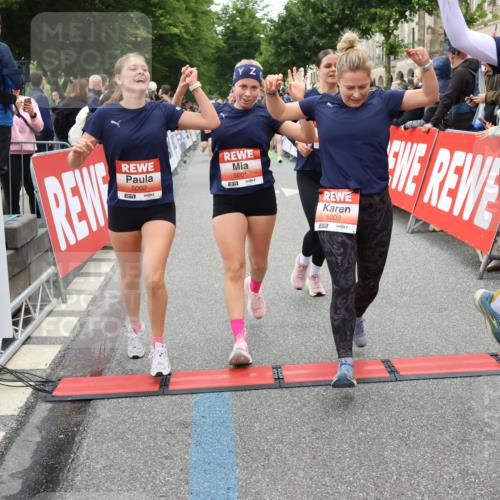 14.06.2026 - REWE Women's Run Strokosch-Dieckow http://msf.ph/oto/9767624 14.06.2026 11:00:35 Ziel 5001, 5002, 5003, 5004, 5050, 5143, 5147, 5233, 5415, 5432, 5435, 5453, 5665, 5691, 5692, 5719, 5782, 5929, 6019, 6040 meine-sportfotos.de
