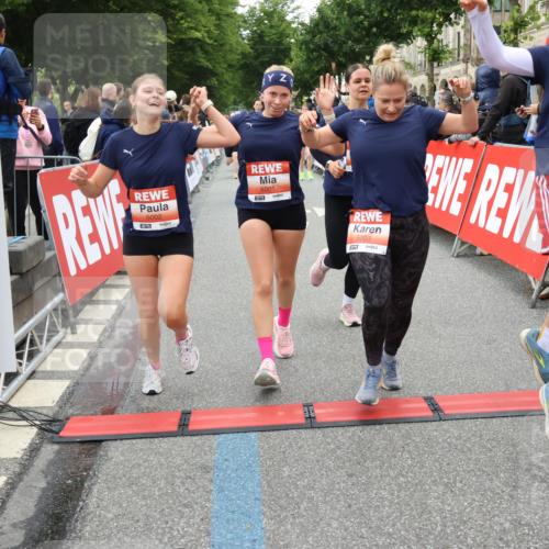 14.06.2026 - REWE Women's Run Strokosch-Dieckow http://msf.ph/oto/9767632 14.06.2026 11:00:35 Ziel 5001, 5002, 5003, 5004, 5050, 5143, 5147, 5233, 5415, 5432, 5435, 5453, 5665, 5691, 5692, 5719, 5782, 5929, 6019, 6040 meine-sportfotos.de