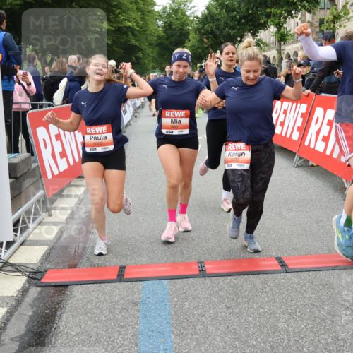 14.06.2026 - REWE Women's Run Strokosch-Dieckow http://msf.ph/oto/9767639 14.06.2026 11:00:35 Ziel 5001, 5002, 5003, 5004, 5050, 5143, 5147, 5233, 5415, 5432, 5435, 5453, 5665, 5691, 5692, 5719, 5782, 5929, 6019, 6040 meine-sportfotos.de