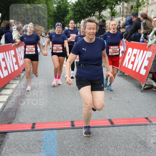 14.06.2026 - REWE Women's Run Strokosch-Dieckow http://msf.ph/oto/9767663 14.06.2026 11:00:34 Ziel 5001, 5002, 5003, 5004, 5050, 5143, 5147, 5233, 5415, 5432, 5691, 5692, 5719, 5782, 5929, 6019, 6040 meine-sportfotos.de