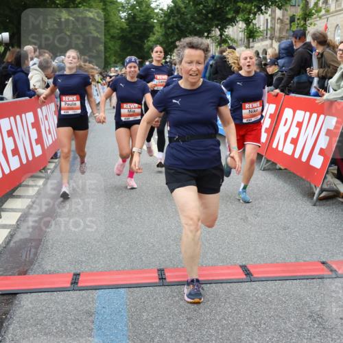 14.06.2026 - REWE Women's Run Strokosch-Dieckow http://msf.ph/oto/9767670 14.06.2026 11:00:34 Ziel 5001, 5002, 5003, 5004, 5050, 5143, 5147, 5233, 5415, 5432, 5691, 5692, 5719, 5782, 5929, 6019, 6040 meine-sportfotos.de