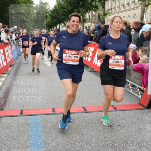 14.06.2026 - REWE Women's Run Strokosch-Dieckow http://msf.ph/oto/9767678 14.06.2026 11:00:33 Ziel 5001, 5002, 5003, 5004, 5143, 5147, 5233, 5415, 5691, 5692, 5719, 5782, 5929, 6019, 6040 meine-sportfotos.de