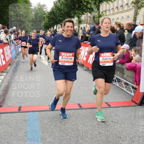 14.06.2026 - REWE Women's Run Strokosch-Dieckow http://msf.ph/oto/9767685 14.06.2026 11:00:33 Ziel 5001, 5002, 5003, 5004, 5143, 5147, 5233, 5415, 5691, 5692, 5719, 5782, 5929, 6019, 6040 meine-sportfotos.de