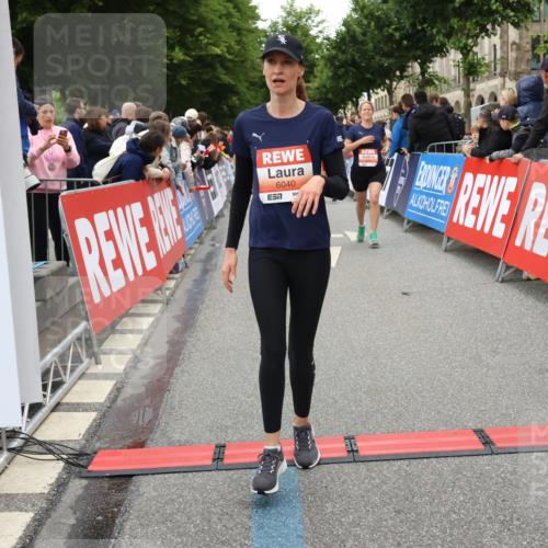 14.06.2026 - REWE Women's Run Strokosch-Dieckow http://msf.ph/oto/9767714 14.06.2026 11:00:30 Ziel 5004, 5143, 5233, 5322, 5403, 5415, 5691, 5692, 5719, 5782, 5929, 6019, 6040 meine-sportfotos.de
