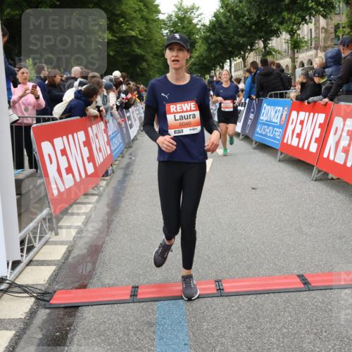 14.06.2026 - REWE Women's Run Strokosch-Dieckow http://msf.ph/oto/9767729 14.06.2026 11:00:30 Ziel 5004, 5143, 5233, 5322, 5403, 5415, 5691, 5692, 5719, 5782, 5929, 6019, 6040 meine-sportfotos.de