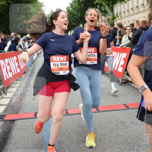 14.06.2026 - REWE Women's Run Strokosch-Dieckow http://msf.ph/oto/9767736 14.06.2026 11:00:29 Ziel 5143, 5233, 5322, 5403, 5415, 5691, 5692, 5782, 5929, 6019, 6040 meine-sportfotos.de