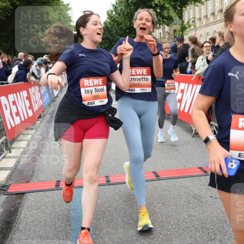 14.06.2026 - REWE Women's Run Strokosch-Dieckow http://msf.ph/oto/9767743 14.06.2026 11:00:29 Ziel 5143, 5233, 5322, 5403, 5415, 5691, 5692, 5782, 5929, 6019, 6040 meine-sportfotos.de
