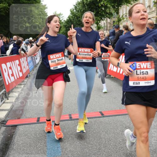 14.06.2026 - REWE Women's Run Strokosch-Dieckow http://msf.ph/oto/9767758 14.06.2026 11:00:29 Ziel 5143, 5233, 5322, 5403, 5415, 5691, 5692, 5782, 5929, 6019, 6040 meine-sportfotos.de