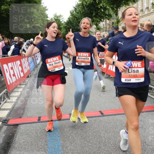 14.06.2026 - REWE Women's Run Strokosch-Dieckow http://msf.ph/oto/9767767 14.06.2026 11:00:29 Ziel 5143, 5233, 5322, 5403, 5415, 5691, 5692, 5782, 5929, 6019, 6040 meine-sportfotos.de