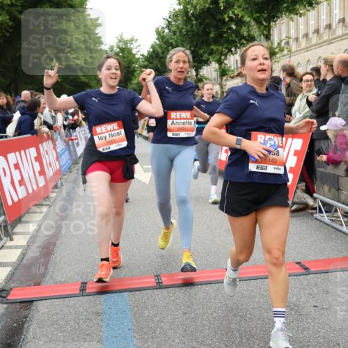 14.06.2026 - REWE Women's Run Strokosch-Dieckow http://msf.ph/oto/9767794 14.06.2026 11:00:28 Ziel 5143, 5233, 5322, 5403, 5415, 5691, 5692, 5782, 5929, 6019, 6040 meine-sportfotos.de