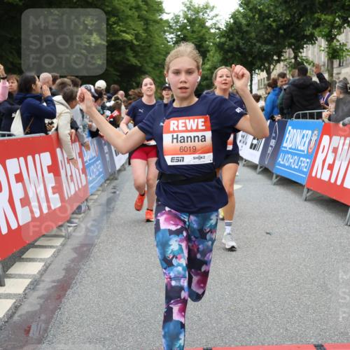 14.06.2026 - REWE Women's Run Strokosch-Dieckow http://msf.ph/oto/9767801 14.06.2026 11:00:27 Ziel 5143, 5233, 5322, 5403, 5415, 5691, 5692, 6019, 6040 meine-sportfotos.de