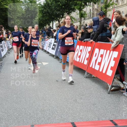 14.06.2026 - REWE Women's Run Strokosch-Dieckow http://msf.ph/oto/9767862 14.06.2026 11:00:26 Ziel 5143, 5233, 5322, 5403, 5415, 5691, 5692, 6019, 6040 meine-sportfotos.de