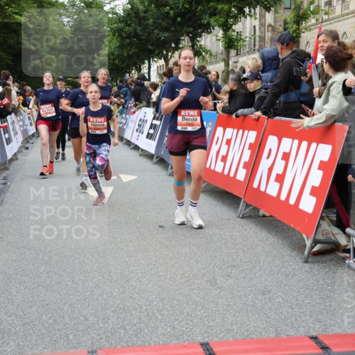 14.06.2026 - REWE Women's Run Strokosch-Dieckow http://msf.ph/oto/9767870 14.06.2026 11:00:26 Ziel 5143, 5233, 5322, 5403, 5415, 5691, 5692, 6019, 6040 meine-sportfotos.de