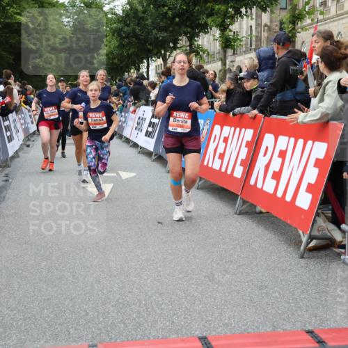 14.06.2026 - REWE Women's Run Strokosch-Dieckow http://msf.ph/oto/9767878 14.06.2026 11:00:26 Ziel 5143, 5233, 5322, 5403, 5415, 5691, 5692, 6019, 6040 meine-sportfotos.de