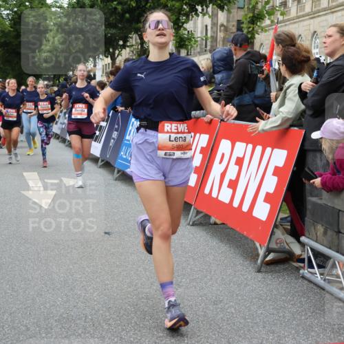 14.06.2026 - REWE Women's Run Strokosch-Dieckow http://msf.ph/oto/9767885 14.06.2026 11:00:24 Ziel 5143, 5233, 5284, 5322, 5403, 5691, 5692, 5792, 5930, 5954, 6019 meine-sportfotos.de