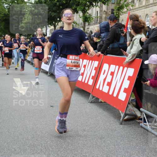 14.06.2026 - REWE Women's Run Strokosch-Dieckow http://msf.ph/oto/9767901 14.06.2026 11:00:24 Ziel 5143, 5233, 5284, 5322, 5403, 5691, 5692, 5792, 5930, 5954, 6019 meine-sportfotos.de