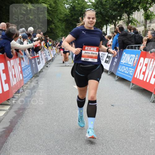14.06.2026 - REWE Women's Run Strokosch-Dieckow http://msf.ph/oto/9767925 14.06.2026 11:00:22 Ziel 5101, 5284, 5322, 5403, 5792, 5801, 5930, 5954 meine-sportfotos.de