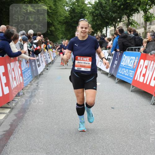 14.06.2026 - REWE Women's Run Strokosch-Dieckow http://msf.ph/oto/9767939 14.06.2026 11:00:22 Ziel 5101, 5284, 5322, 5403, 5792, 5801, 5930, 5954 meine-sportfotos.de