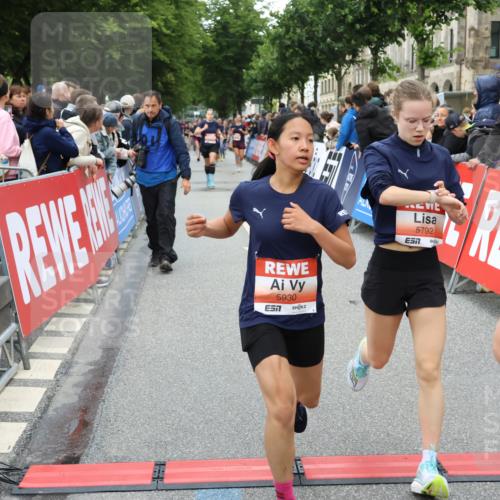 14.06.2026 - REWE Women's Run Strokosch-Dieckow http://msf.ph/oto/9767955 14.06.2026 11:00:17 Ziel 5101, 5274, 5284, 5526, 5792, 5801, 5821, 5892, 5930, 5954 meine-sportfotos.de