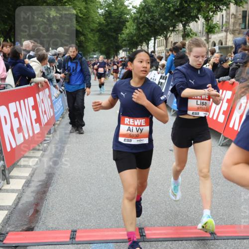 14.06.2026 - REWE Women's Run Strokosch-Dieckow http://msf.ph/oto/9767963 14.06.2026 11:00:17 Ziel 5101, 5274, 5284, 5526, 5792, 5801, 5821, 5892, 5930, 5954 meine-sportfotos.de