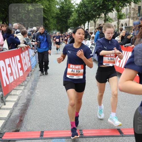 14.06.2026 - REWE Women's Run Strokosch-Dieckow http://msf.ph/oto/9767971 14.06.2026 11:00:17 Ziel 5101, 5274, 5284, 5526, 5792, 5801, 5821, 5892, 5930, 5954 meine-sportfotos.de