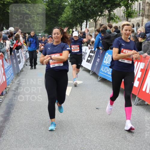 14.06.2026 - REWE Women's Run Strokosch-Dieckow http://msf.ph/oto/9768133 14.06.2026 11:00:12 Ziel 5101, 5217, 5274, 5284, 5286, 5340, 5526, 5801, 5821, 5892, 5954, 6035 meine-sportfotos.de