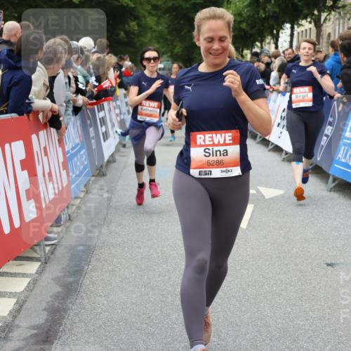 14.06.2026 - REWE Women's Run Strokosch-Dieckow http://msf.ph/oto/9768150 14.06.2026 11:00:07 Ziel 5094, 5217, 5286, 5340, 5526, 5569, 5821, 5873, 5886, 6034, 6035 meine-sportfotos.de