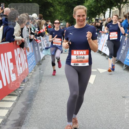 14.06.2026 - REWE Women's Run Strokosch-Dieckow http://msf.ph/oto/9768160 14.06.2026 11:00:07 Ziel 5094, 5217, 5286, 5340, 5526, 5569, 5821, 5873, 5886, 6034, 6035 meine-sportfotos.de