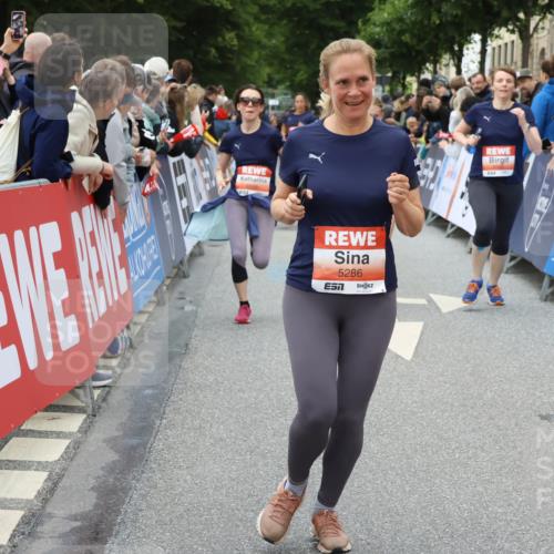 14.06.2026 - REWE Women's Run Strokosch-Dieckow http://msf.ph/oto/9768171 14.06.2026 11:00:07 Ziel 5094, 5217, 5286, 5340, 5526, 5569, 5821, 5873, 5886, 6034, 6035 meine-sportfotos.de