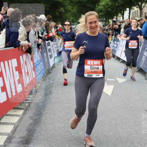 14.06.2026 - REWE Women's Run Strokosch-Dieckow http://msf.ph/oto/9768181 14.06.2026 11:00:07 Ziel 5094, 5217, 5286, 5340, 5526, 5569, 5821, 5873, 5886, 6034, 6035 meine-sportfotos.de