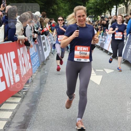 14.06.2026 - REWE Women's Run Strokosch-Dieckow http://msf.ph/oto/9768190 14.06.2026 11:00:06 Ziel 5094, 5217, 5286, 5340, 5526, 5569, 5821, 5873, 5886, 6034, 6035 meine-sportfotos.de