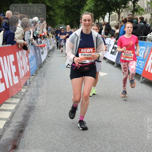 14.06.2026 - REWE Women's Run Strokosch-Dieckow http://msf.ph/oto/9768295 14.06.2026 11:00:03 Ziel 5094, 5139, 5217, 5258, 5286, 5340, 5569, 5873, 5886, 6030, 6034 meine-sportfotos.de