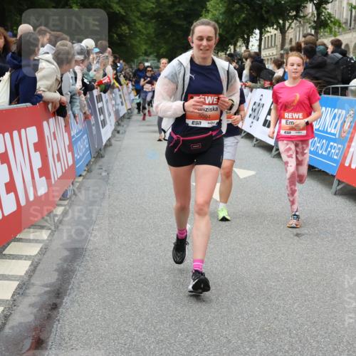14.06.2026 - REWE Women's Run Strokosch-Dieckow http://msf.ph/oto/9768317 14.06.2026 11:00:03 Ziel 5094, 5139, 5217, 5258, 5286, 5340, 5569, 5873, 5886, 6030, 6034 meine-sportfotos.de