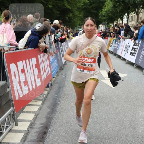 14.06.2026 - REWE Women's Run Strokosch-Dieckow http://msf.ph/oto/9768414 14.06.2026 11:00:00 Ziel 5094, 5139, 5258, 5340, 5569, 5873, 5886, 6030, 6031, 6034 meine-sportfotos.de