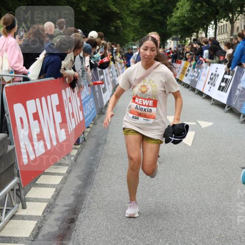 14.06.2026 - REWE Women's Run Strokosch-Dieckow http://msf.ph/oto/9768437 14.06.2026 10:59:59 Ziel 5094, 5139, 5258, 5569, 5873, 5886, 6030, 6031, 6034 meine-sportfotos.de