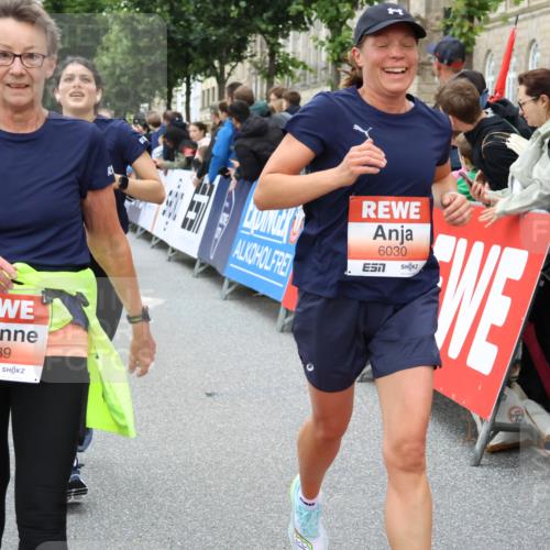 14.06.2026 - REWE Women's Run Strokosch-Dieckow http://msf.ph/oto/9768458 14.06.2026 10:59:57 Ziel 5139, 5258, 5569, 5873, 5886, 6030, 6031 meine-sportfotos.de