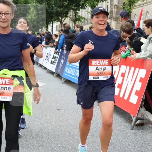 14.06.2026 - REWE Women's Run Strokosch-Dieckow http://msf.ph/oto/9768468 14.06.2026 10:59:57 Ziel 5139, 5258, 5569, 5873, 5886, 6030, 6031 meine-sportfotos.de