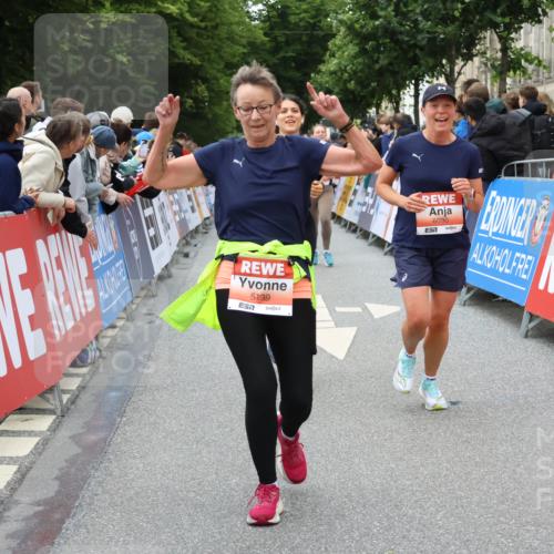 14.06.2026 - REWE Women's Run Strokosch-Dieckow http://msf.ph/oto/9768553 14.06.2026 10:59:56 Ziel 5139, 5258, 5569, 5873, 6030, 6031 meine-sportfotos.de