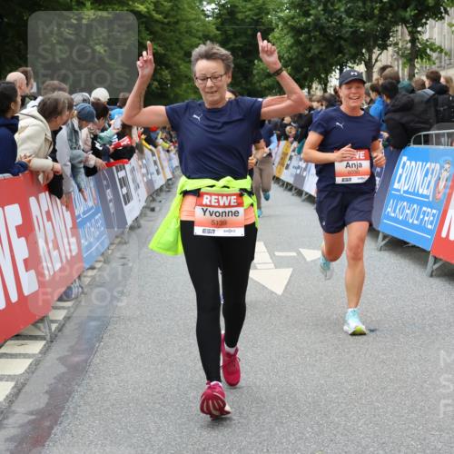 14.06.2026 - REWE Women's Run Strokosch-Dieckow http://msf.ph/oto/9768574 14.06.2026 10:59:56 Ziel 5139, 5258, 5569, 5873, 6030, 6031 meine-sportfotos.de