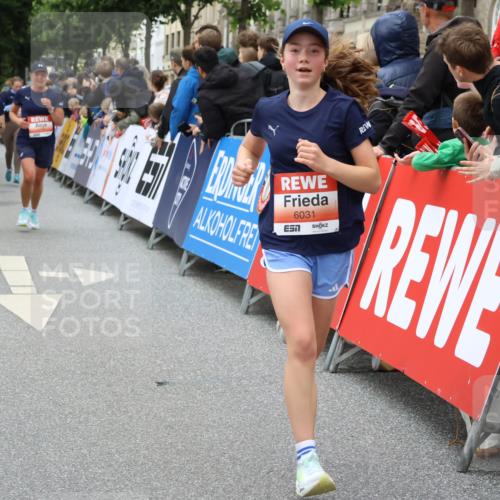 14.06.2026 - REWE Women's Run Strokosch-Dieckow http://msf.ph/oto/9768603 14.06.2026 10:59:53 Ziel 5139, 5258, 5560, 5642, 5928, 6017, 6030, 6031 meine-sportfotos.de
