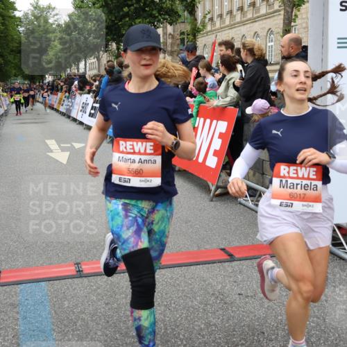 14.06.2026 - REWE Women's Run Strokosch-Dieckow http://msf.ph/oto/9768661 14.06.2026 10:59:48 Ziel 5536, 5560, 5590, 5634, 5642, 5928, 6016, 6017 meine-sportfotos.de