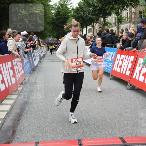 14.06.2026 - REWE Women's Run Strokosch-Dieckow http://msf.ph/oto/9768706 14.06.2026 10:59:46 Ziel 5117, 5418, 5536, 5560, 5590, 5634, 5642, 5928, 6016, 6017 meine-sportfotos.de