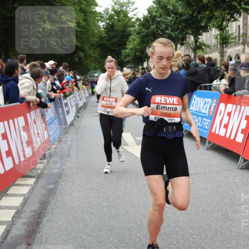 14.06.2026 - REWE Women's Run Strokosch-Dieckow http://msf.ph/oto/9768749 14.06.2026 10:59:45 Ziel 5117, 5418, 5536, 5560, 5590, 5634, 5642, 5928, 6016, 6017 meine-sportfotos.de
